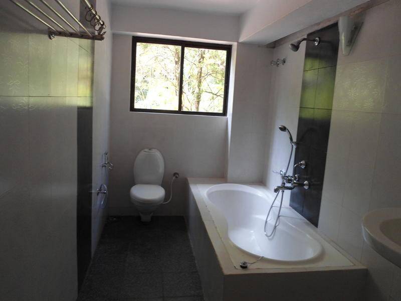 1_bathroom.jpg